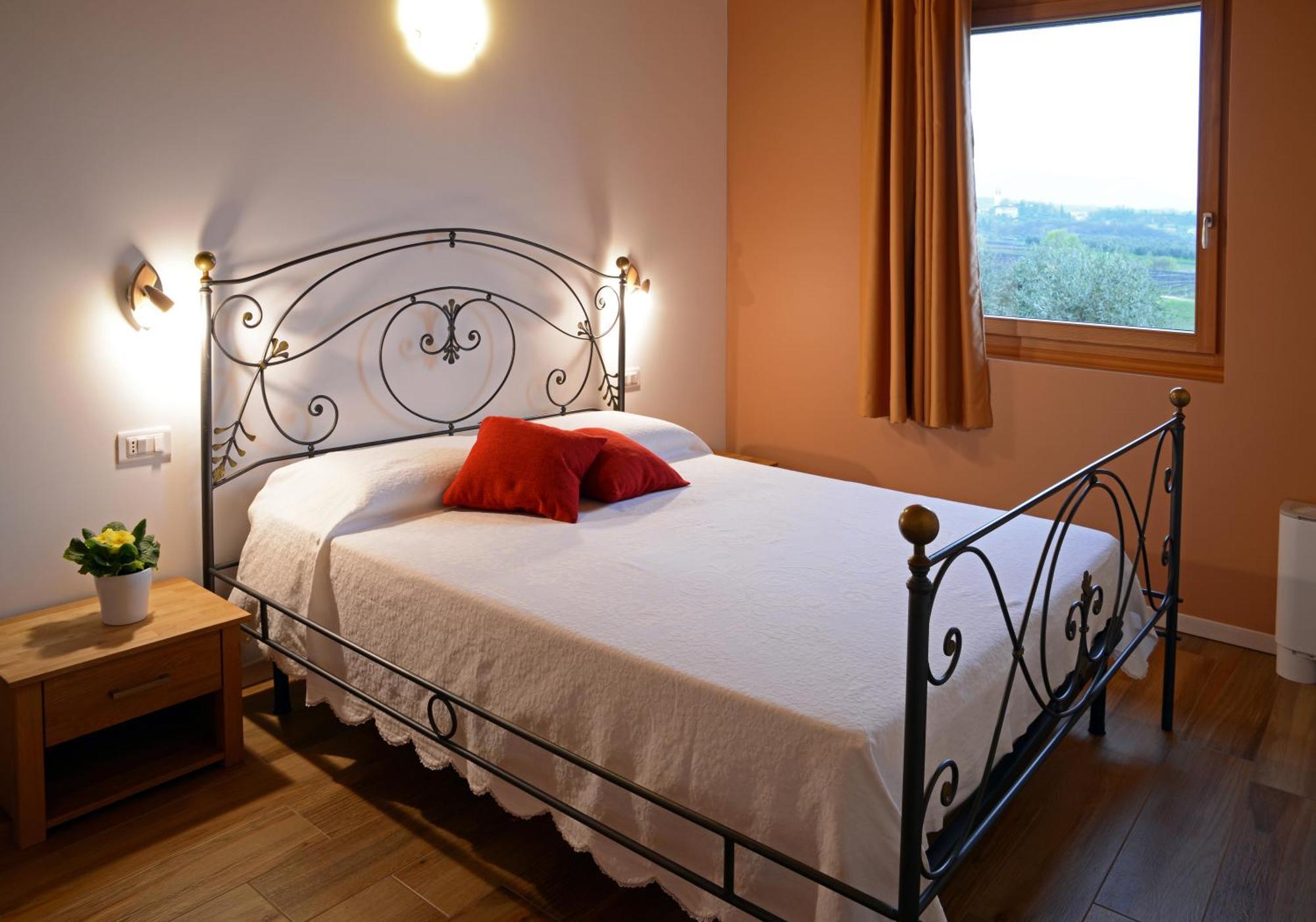 Fioralba Alloggio per agriturismo Polpenazze del Garda
